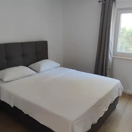 Apartment Little Swiss Grebastica