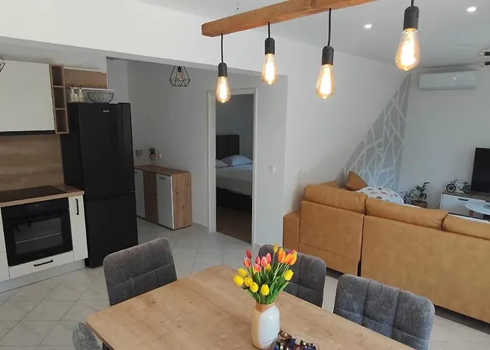 Little Swiss Pensión 3*